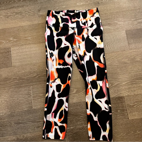 NWT Under Armour Rush Electric Crop leggings - Picture 5 of 8